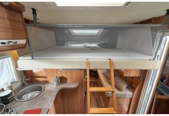 Ideal für das Wohnmobil: Rausfallschutz für das Bett und Ordnungsnetze für mehr Stauraum Ideal für das Wohnmobil: Rausfallschutz für das Bett und Ordnungsnetze für mehr Stauraum